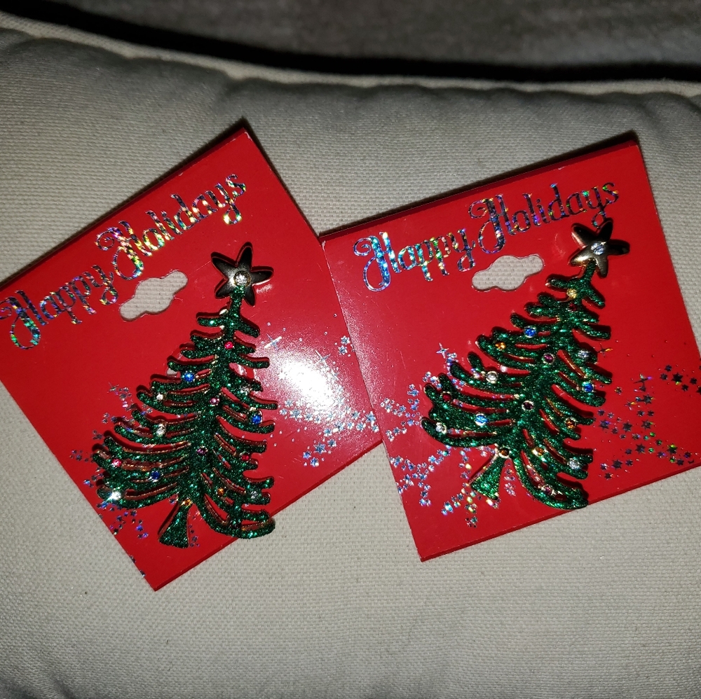5 for $25 | NWT JCPenney Happy Holidays Christmas Tree Brooch Set - 2pc